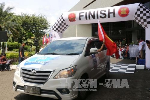 Der Konvoi zur Werbung des Tourismus von ASEAN-China beendet seine Reise - ảnh 1